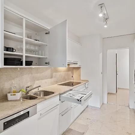 Apartment Spacious In *