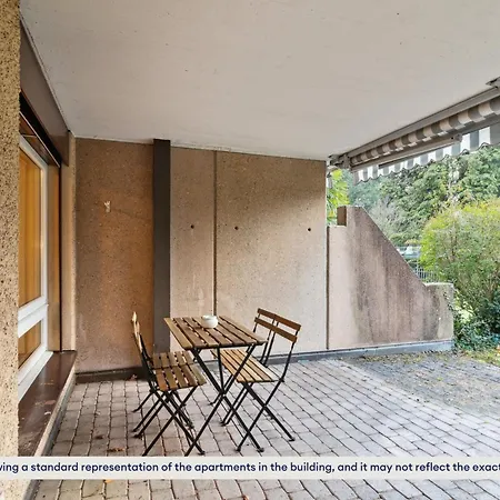 Spacious In Apartment *